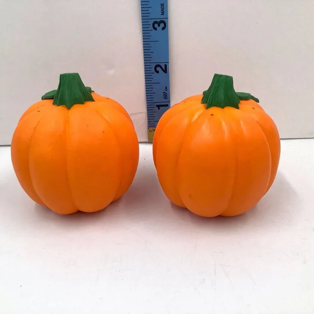 Hallmark Pumpkin Salt and Pepper Shakers Thanksgiving Plastic Gift Harvest Decor